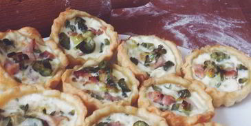 тарталетки с копченой курицей