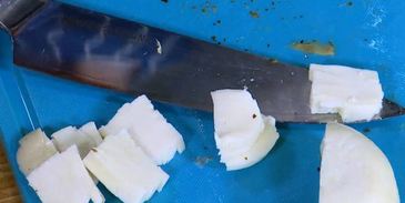 тарталетки с козьим сыром, артишоками и соусом песто