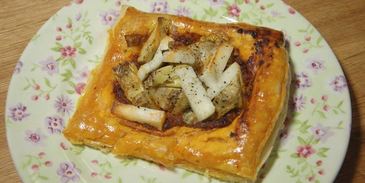 тарталетки с козьим сыром, артишоками и соусом песто