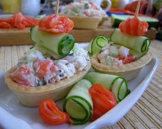 Тарталетки с красной рыбой