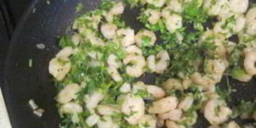 тарталетки с креветками и авокадо