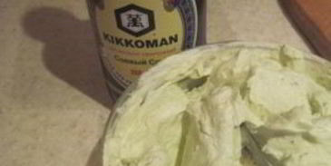 тарталетки с креветками и авокадо