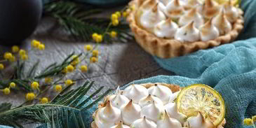 тарталетки с лимонно-лаймовым кремом и меренгой