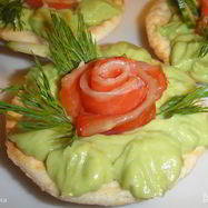 Рецепт Тарталеток с муссом из авокадо и форелью