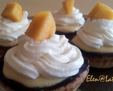 Тарталетки с нежнейшим манговым кремом и взбитыми сливками