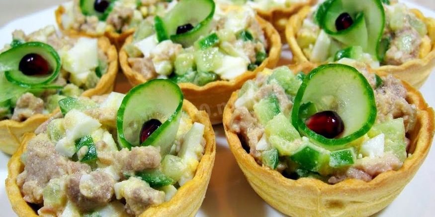 Рецепт тарталеток с печенью трески и огурцом