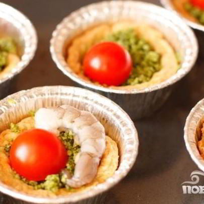 Тарталетки с песто и креветками