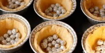 тарталетки с песто и креветками