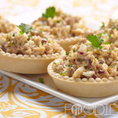 Тарталетки с рыбными консервами