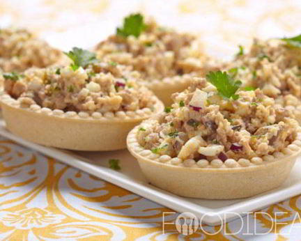 Тарталетки с рыбными консервами