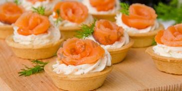 тарталетки с семгой и сыром