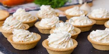 тарталетки с семгой и сыром