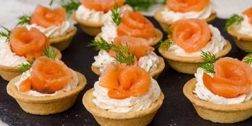 тарталетки с семгой и сыром