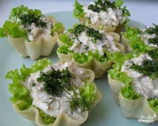 Тарталетки с тунцом и сыром