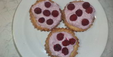 тарталетки с творожной начинкой и малиной