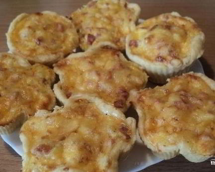 Тарталетки с ветчиной и сыром