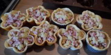 тарталетки с ветчиной и сыром