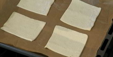 тарталетки с яблоками и голубикой