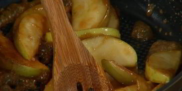 тарталетки с яблоками и голубикой