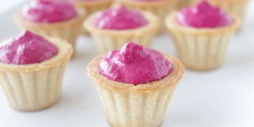 тарталетки со свекольным муссом и сельдью