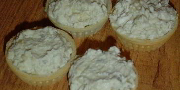 закусочные тарталетки с рокфором и помидорами черри