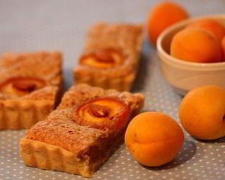 Абрикосовый тарт с миндальным кремом