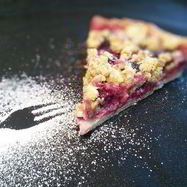 Рецепт Сливового тарта с фисташковым штрейзелем