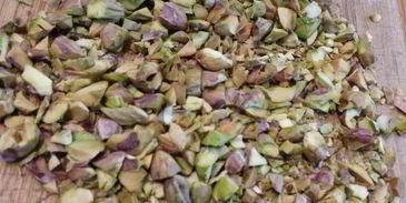 сливовый тарт с фисташковым штрейзелем