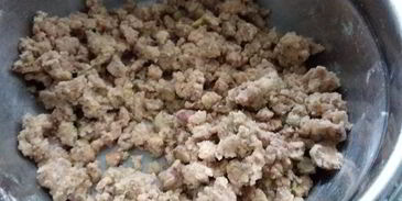 сливовый тарт с фисташковым штрейзелем