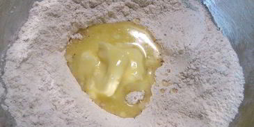 сливовый тарт с ореховым безе