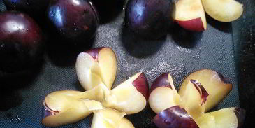 сливовый тарт с ореховым безе