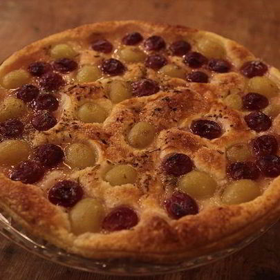 Тарт из слоеного теста с сахарным виноградом