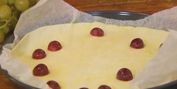 тарт из слоеного теста с сахарным виноградом
