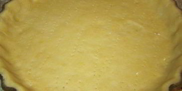 тарт с карамелизированными фруктами и творожным пудингом