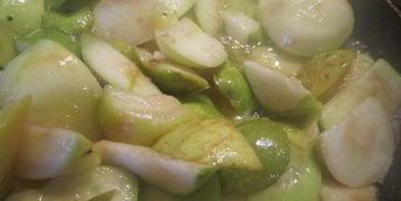 тарт с карамелизированными фруктами и творожным пудингом