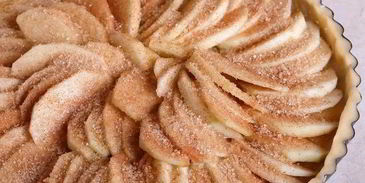 тарт с карамелизованными яблоками