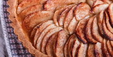 тарт с карамелизованными яблоками