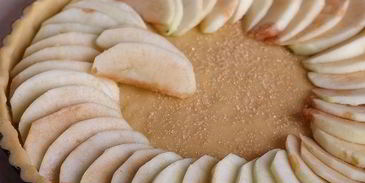 тарт с карамелизованными яблоками