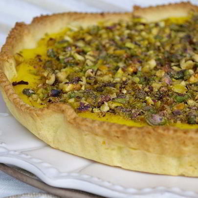 Тарт с лимонным кремом и фисташками