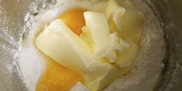 тарт с лимонным кремом и фисташками