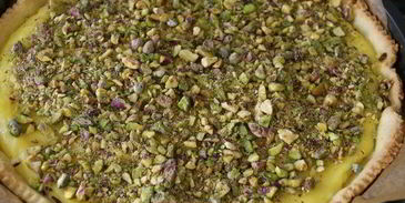 тарт с лимонным кремом и фисташками