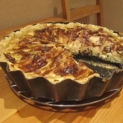 Тарт с маком, творогом и яблоками