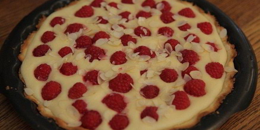 Рецепт тарта с малиной и миндалем
