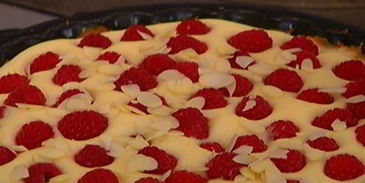 тарт с малиной и миндалем