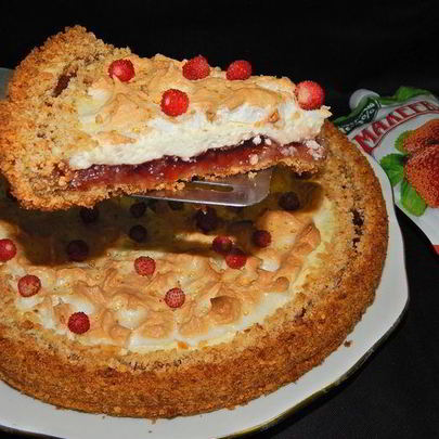 Тарт с творогом, джемом и меренгой