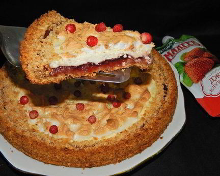 Тарт с творогом, джемом и меренгой