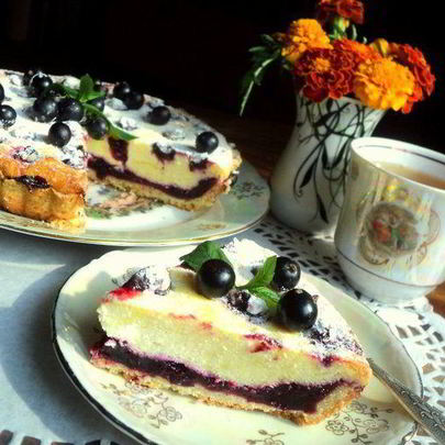 Тарт со смородиной и творогом