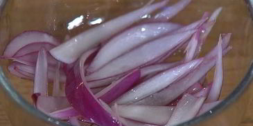 тартин с запеченным сладким перцем и тунцом