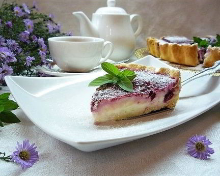 Вишневый тарт с лаймом и заварным кремом