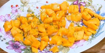 французские тосты с ванильным йогуртом и манго